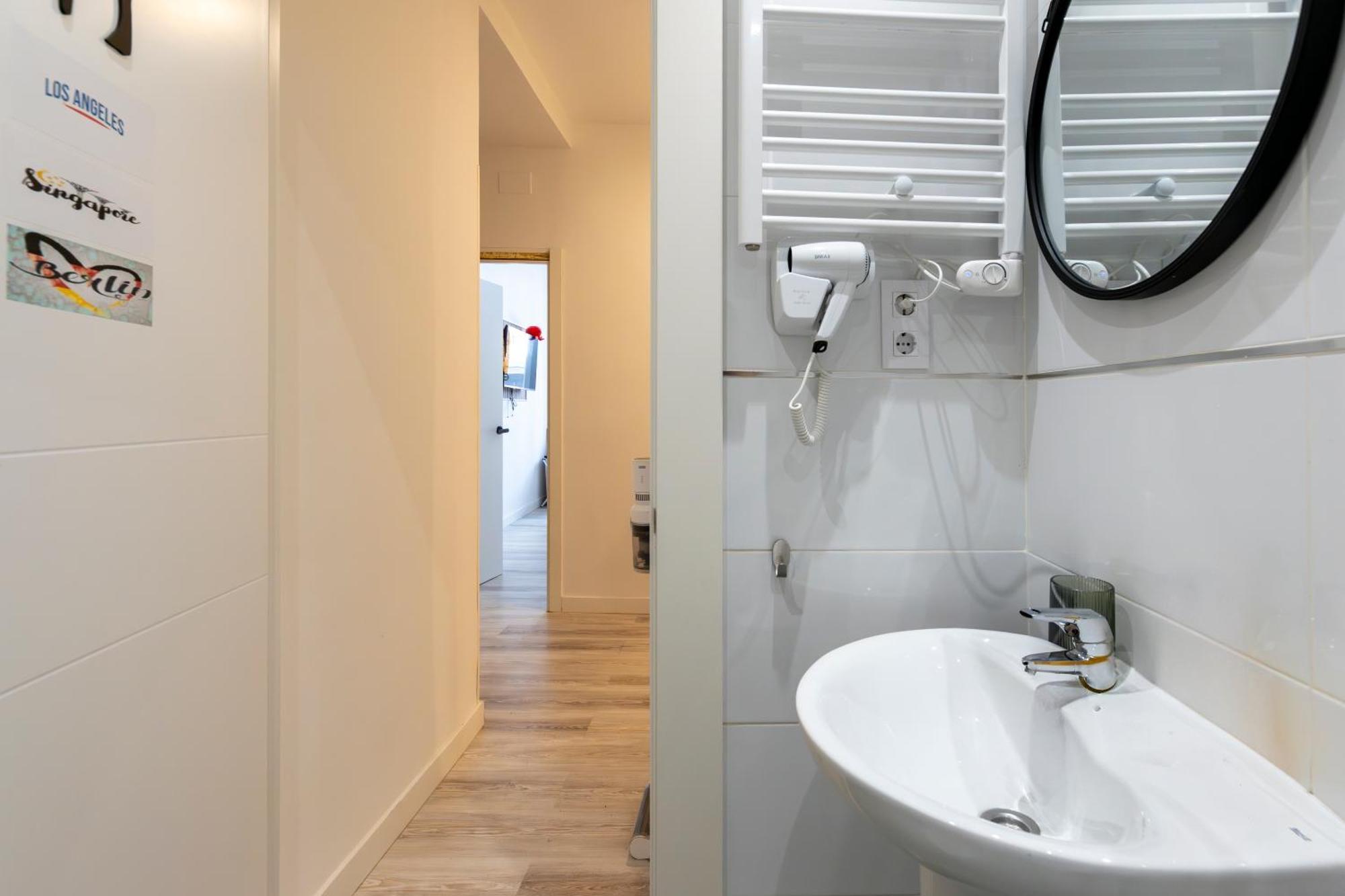 Barcelona Con Comodidad Y Zonas Compartidas Gran Via-madrid Sbe103 Apartamento *