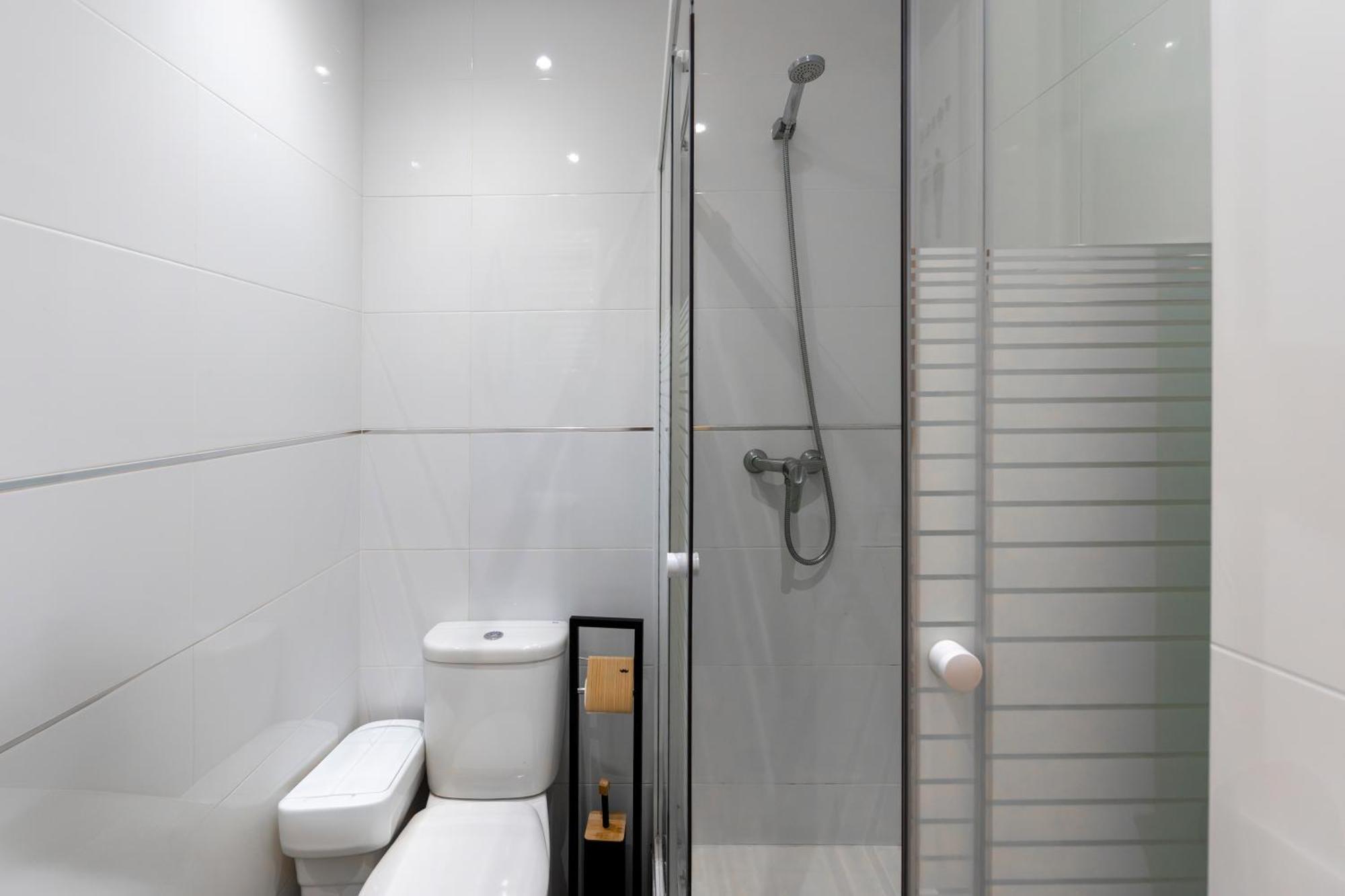Apartamento Barcelona Con Comodidad Y Zonas Compartidas Gran Via-madrid Sbe103 *
